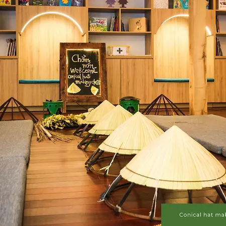 Pilgrimage Village Boutique Resort & Spa Hue Room photo Nón lá making class